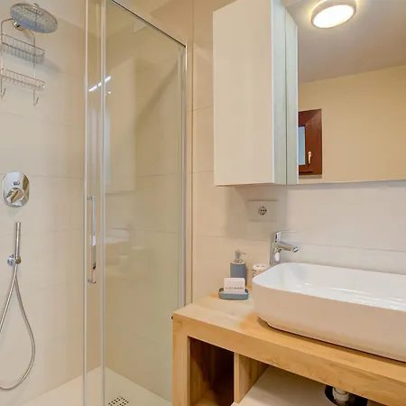 The Lovely Nest - Happy Бардонеккия